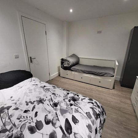 Private Room Near Central Ideal For City Explorers Лондон Экстерьер фото